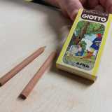 �Tra i miei clienti ci sono tanti �nostalgici� � riferisce Michele �. Ancora oggi acquistano articoli come i pastelli Giotto, detti �giottini�, usati da chi andava all�asilo quarant�anni fa...